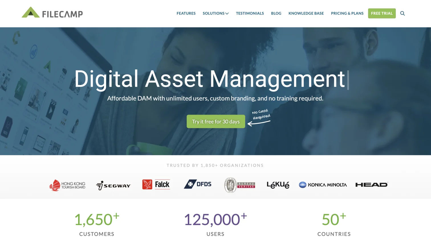Filecamp homepage presenting its digital asset management platform with online proofing, unlimited users, and custom branding